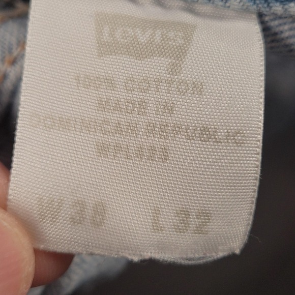 Levis 501 Jeans Mens 38x32 Light Wash Button Fly Straight Leg Denim Distressed - Picture 4 of 12